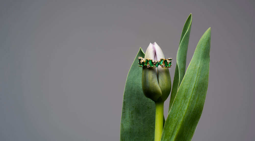view-luxurious-golden-ring-tulip-flower
