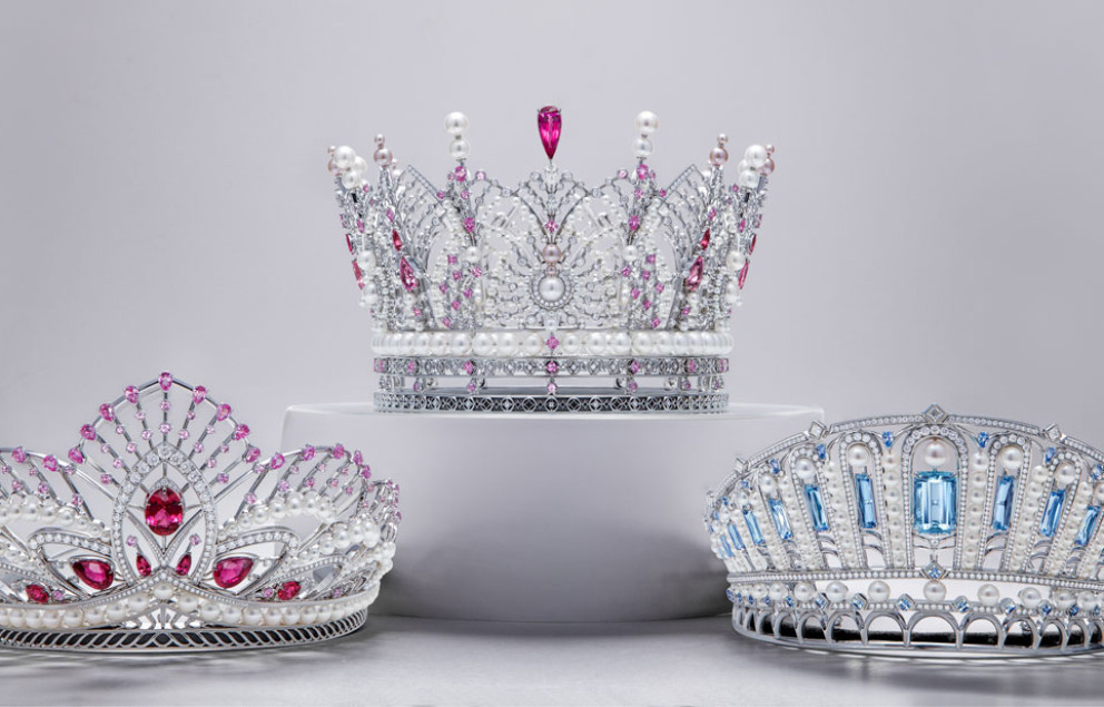 Короны CHAMOVSKIKH для конкурса красоты стран БРИКС передали музей