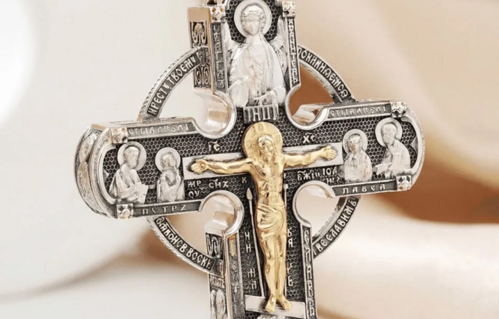 Violet представил новые кресты из серебра и лимонного золота